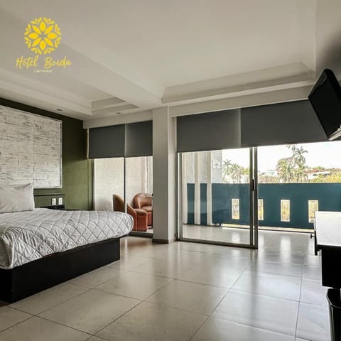 Comfort Room, 1 Queen Bed, Valley View (Pet friendly) | Desk, blackout drapes, iron/ironing board, free WiFi