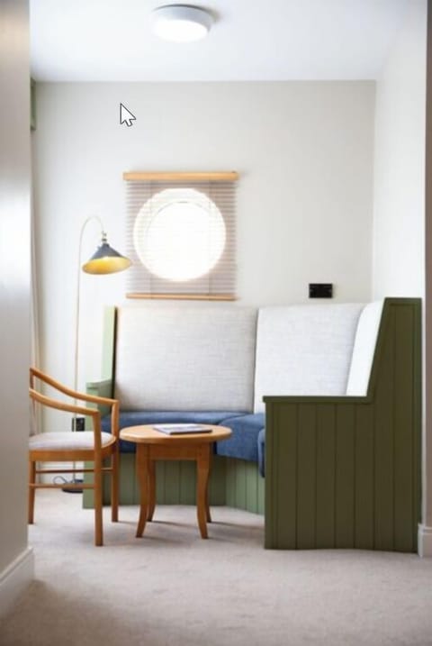 Triple Room - King and Single Bed | Desk, iron/ironing board, free WiFi, bed sheets