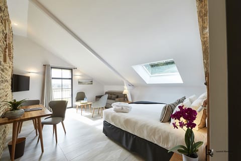 Family Suite | Living area | Flat-screen TV