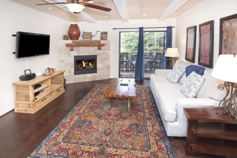 Condo, 2 Bedrooms | Living area | Smart TV