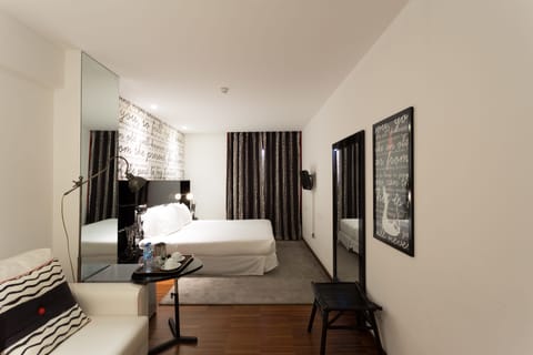 In-room safe, desk, soundproofing, free WiFi