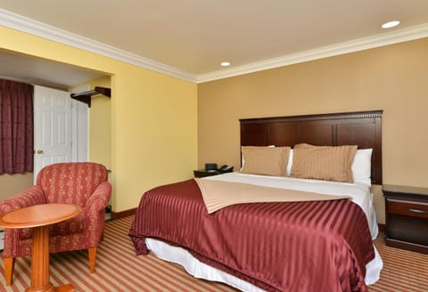 Room, 1 King Bed, Non Smoking, Kitchenette | Desk, iron/ironing board, free WiFi, bed sheets