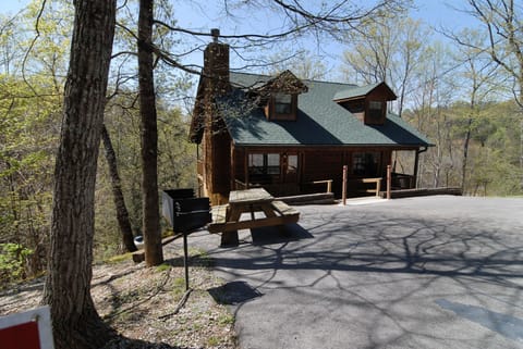 Pigeon Forge Cabin "Dances With Wolves" - Parking area