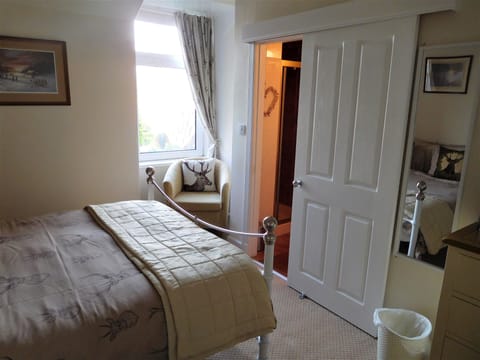 Deluxe Double Room, 1 King Bed (2) | Individually decorated, individually furnished, blackout drapes