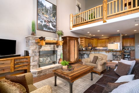 High vaulted ceilings allowing ample light and views!