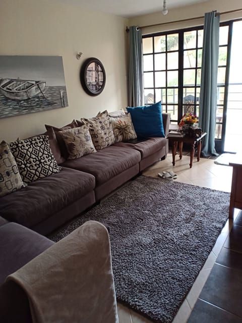 Deluxe Room | Living room | TV