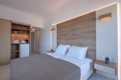 Panoramic Double or Twin Room | In-room safe, free WiFi, bed sheets