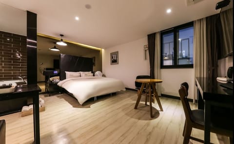 Superior Room | Desk, laptop workspace, blackout drapes, free WiFi