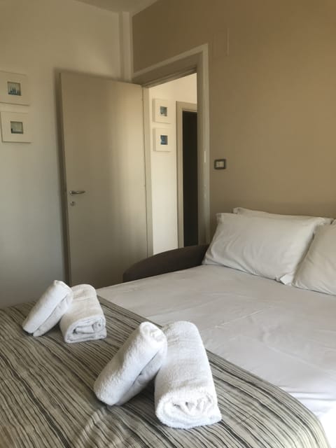 Family Room | Minibar, in-room safe, desk, laptop workspace