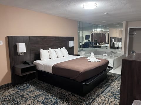 Standard Room, 1 King Bed, Hot Tub | Free WiFi, bed sheets