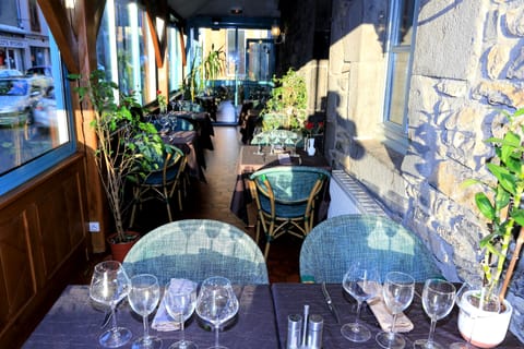 Lunch and dinner served, French cuisine