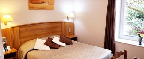 Double Room | Desk, free cribs/infant beds, free WiFi, bed sheets