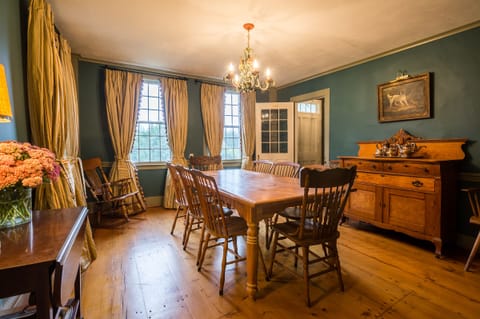 Apple Knoll Inn at Weston, Vermont 6BR