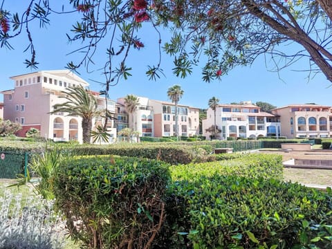 Building, Residential Area, Home, House, Human Settlement, Estate, Apartment, Mansion, Hacienda, Lawn