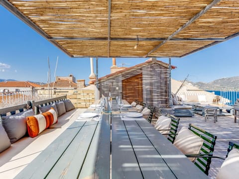 Property, Sky, Building, Wood, Shade, Outdoor Bench, Line, Roof, Beam