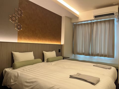 Down comforters, blackout drapes, free WiFi, bed sheets