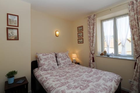 Comfort Double Room | 1 bedroom, in-room safe, blackout drapes, soundproofing