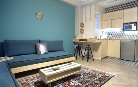 Apartment | Living area | 42-inch flat-screen TV with digital channels, TV, Netflix