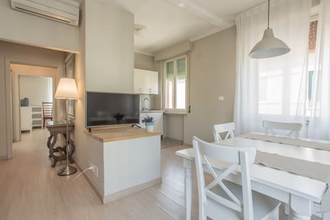 Apartment, 2 Bedrooms | In-room dining