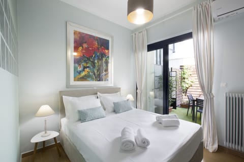 Apartment, Patio | 1 bedroom, laptop workspace, iron/ironing board, free WiFi