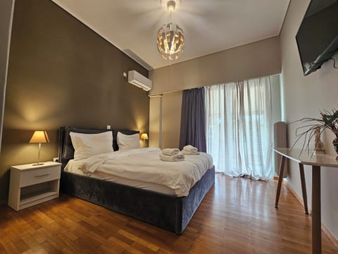 2 bedrooms, Egyptian cotton sheets, premium bedding, laptop workspace