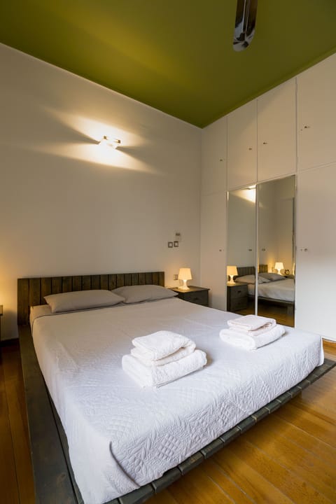 Apartment, 1 Bedroom | 1 bedroom, desk, iron/ironing board, free cribs/infant beds