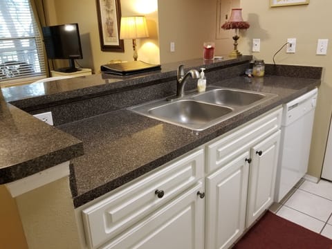 Full and completely equipped kitchen