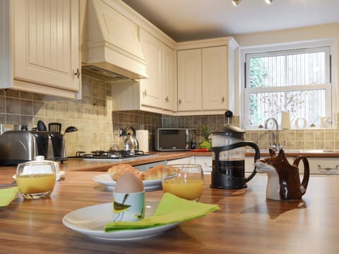 Well-equipped kitchen | Rolton House, Ambleside