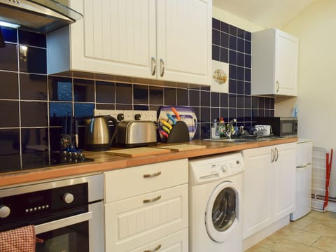 Kitchen area | Ty Bach Twt - Penrhiw Cottages, Llangeitho, near Tregaron