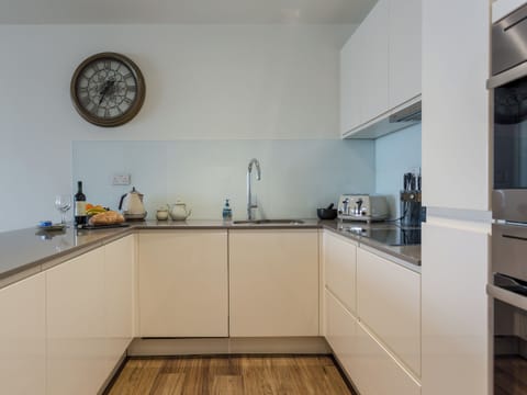 Well equipped kitchen | Bay View Abbey Sands, Torquay