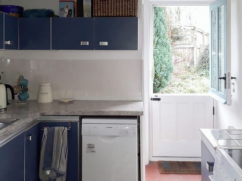 Kitchen and stable door to enclosed garden | Woodlands Cottage, Hook, near Haverfordwest