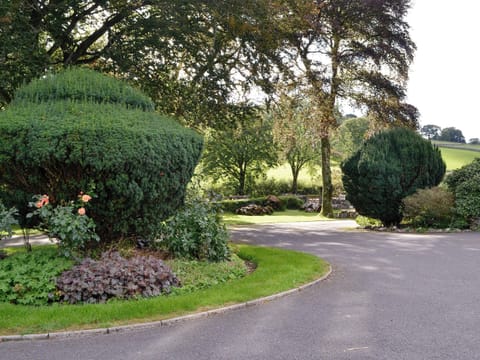 Main driveway and parking area | Jose&rsquo;s at the Grange - Grange Country House Holiday Cottages, Loweswater, near Cockermouth