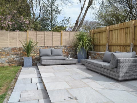 Outdoor area with hot tub | Littlewood, Newquay