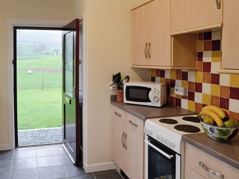 Fully appointed kitchen with access to garden | Beuchan Bungalow - Beuchan Farm, Keir Mill, Thornhill