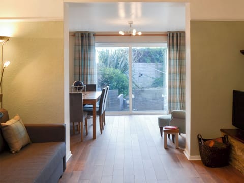 Spacious living/dining room | Waggy Tails, Seahouses, near Alnwick