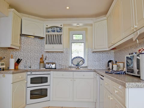 Kitchen | Rhosmair, Llanaber, near Barmouth