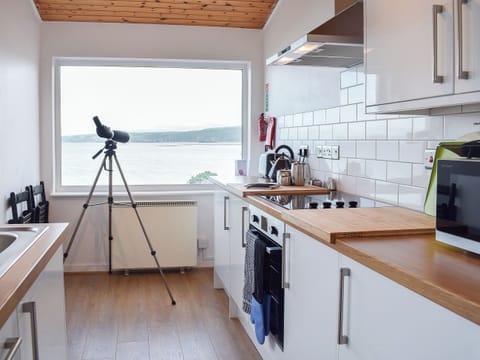 Well appointed kitchen | Seadrift, New Quay
