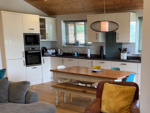 Kitchen/diner | Meadowside Lodges- Peregrine Lodge - Meadowside Lodges, St Columb, near Padstow