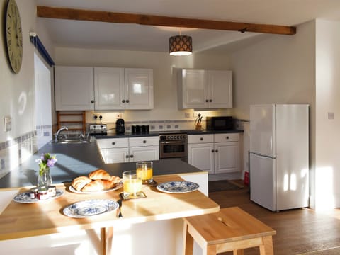 Spacious open-plan kitchen/dining room | Grange Cottage, Ovington, near Richmond