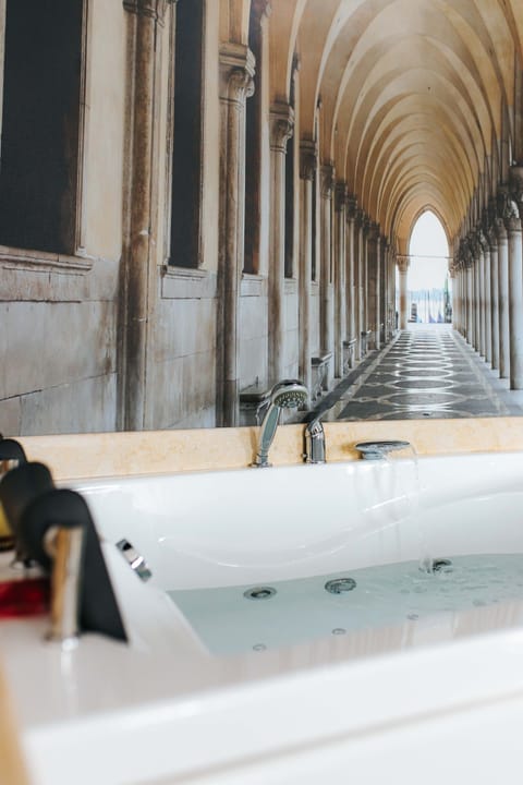 Junior Suite | Private spa tub