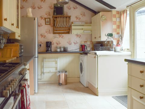 Well equipped kitchen | Rebecca&rsquo;s Cottage - Richmond and Rebecca&rsquo;s Cottages, Welton