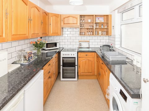 Well equipped kitchen | Bosorne, Penzance