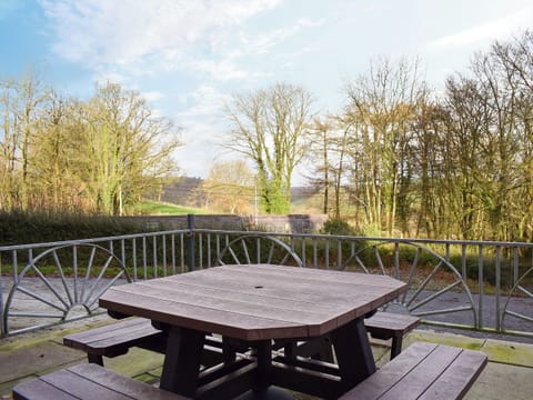 Enclosed front courtyard with garden furniture | Penrhiw - Penrhiw Cottages, Llangeitho, near Tregaron