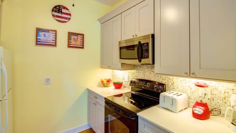 Americana Tropicale - Prepare a meal at home in between enjoying the fantastic array of Old Town restaurant options...