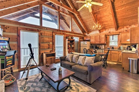 Sevierville Vacation Rental | 1BR | 1BA | 600 Sq Ft | Stairs Required