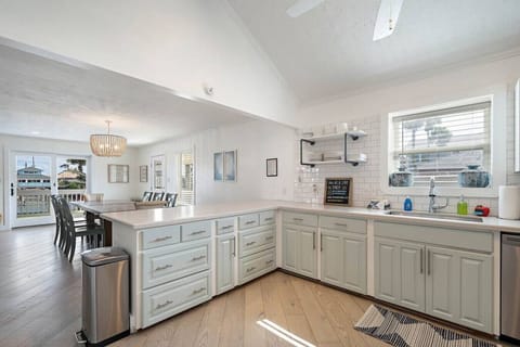 A kitchen perfect for preparing meals for the family!