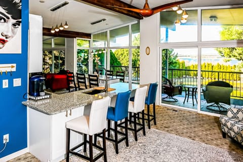 Newly remodeled open concept Kitchen