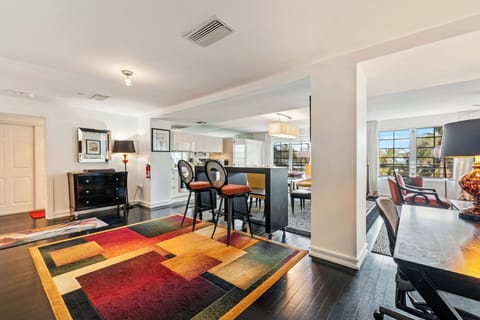 And there's a desk here on the right if you must do some work