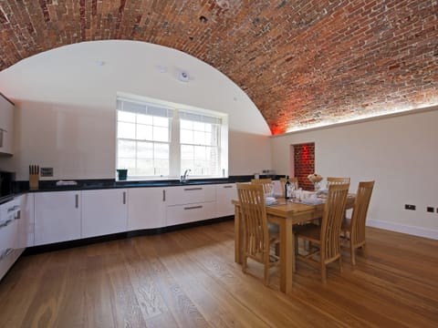 Kitchen/diner | The Sergeants Quarters - Golden Hill Fort, Freshwater