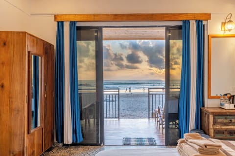 Front Sea view Hut | Free WiFi, bed sheets